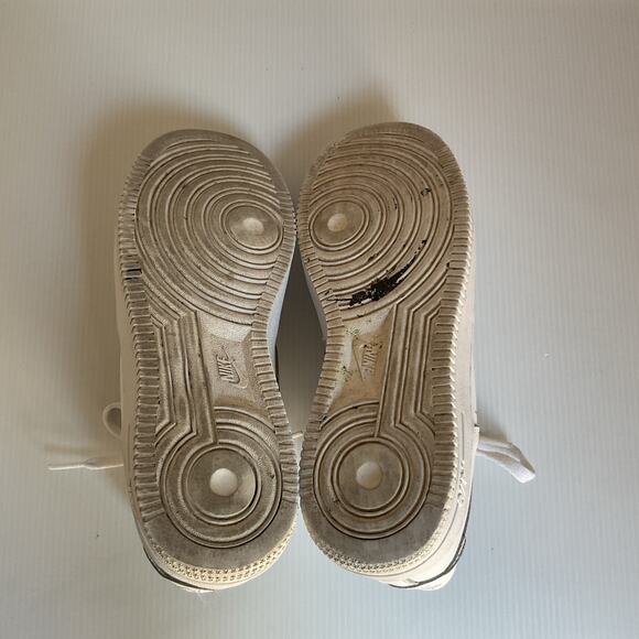 Nike Air Force 1 Sneakers Youth 5.5Y Women's 7  Low White Casual - Picture 8 of 9